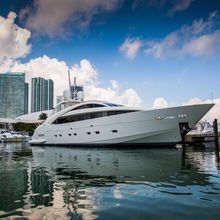 Happy Hour Yacht 