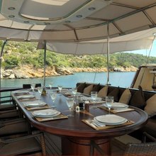 Vivien Yacht Exterior Dining