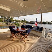 4 Umbrellas Yacht 
