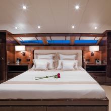Kadimo's Yacht Master Bed