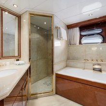 Goldfinger 007 Yacht 