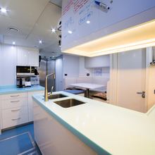 Happy Hour Yacht 
