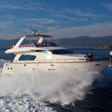 Lona Yacht 