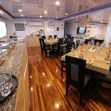 Petrel Yacht 