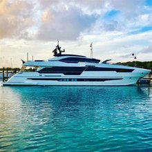 Sea Glass Yacht 