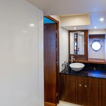 2 Drunk Yacht 