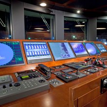 Coco Veinte Yacht Bridge Instruments