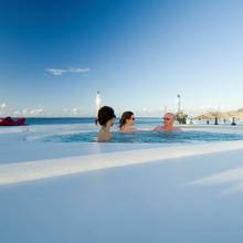 Elegant 007 Yacht Jacuzzi