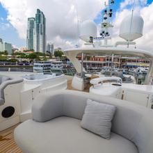 Happy Hour Yacht 