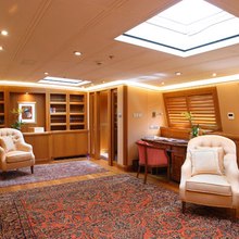 M5 Yacht Lounge