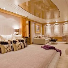 Mercury Yacht Master Stateroom - Bed