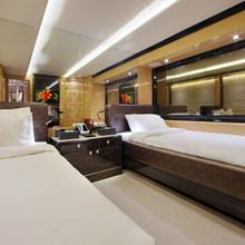 Code 8 Yacht 