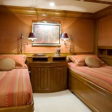 Lou Spirit Yacht Twin Stateroom - Beds