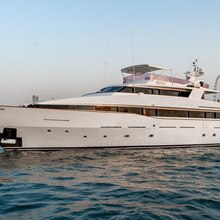 Goldfinger 007 Yacht 