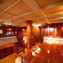 Sunshine Yacht Salon