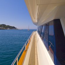Manara Yacht 