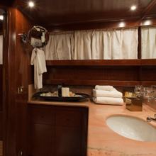 Sirahmy Yacht VIP Bathroom