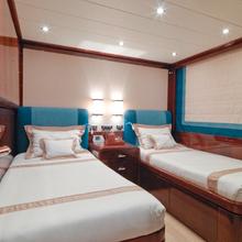 Kadimo's Yacht Twin Stateroom