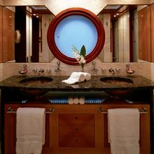 Oui Oui Yacht Private Bathroom