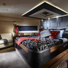 Veuve Yacht 