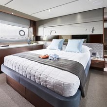 Chameleon III Yacht 