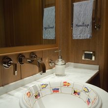 Heritage Of London Yacht Bathroom - Detail