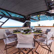 M 105 Yacht 
