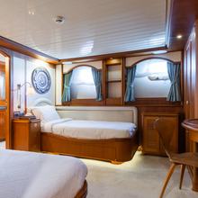 Arriva Yacht 