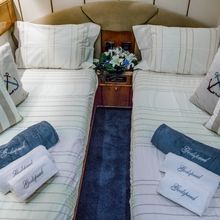 Godspeed Yacht 