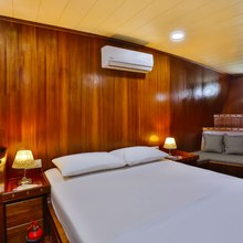 Victoria Yacht 