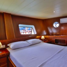 Victoria Yacht 