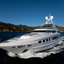 Seven S Yacht Running Shot - Side