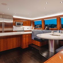 La Lady Yacht 