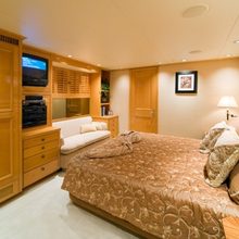 Sojourn Yacht Queen Stateroom/Converts to Twin