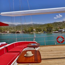 Victoria Yacht 