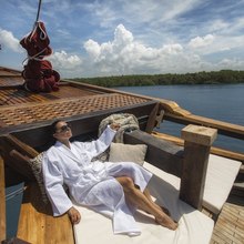 Tiare Yacht 