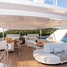 Chillin' Yacht 