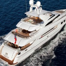 Seven S Yacht Running Shot - Rear View