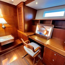 Ocho Yacht 