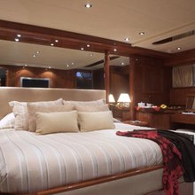 Champagne O'Clock Yacht 