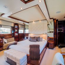 Happy Hour Yacht 