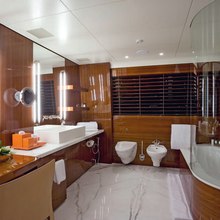 Capricorn Yacht Private Bathroom