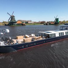 Wonderland Yacht 