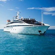 Elegant 007 Yacht Front View