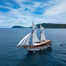 Majik Yacht 