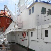 Sarsen Yacht Side External