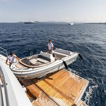Rebels Yacht 