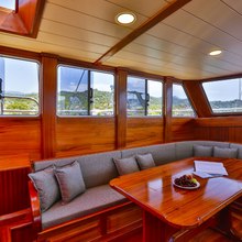 Victoria Yacht 