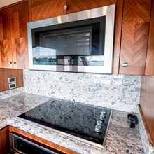 Live Mas Yacht 