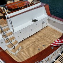 Captivator Yacht 